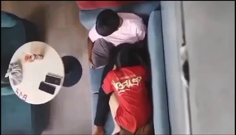 Quay lén nhân tình bú mút cho gấu nơi công cộng