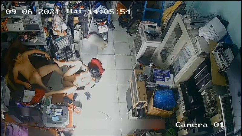 Người vợ anh xã vụng trộm trong của cu máy tính